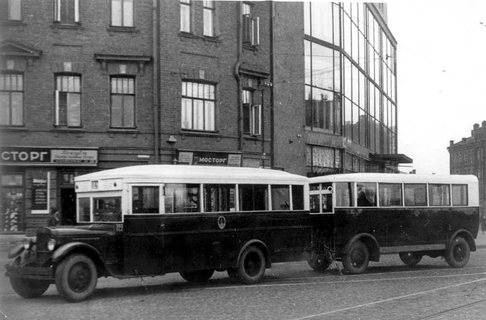 ЗИС-8 с пассажирским прицепом испытывал в 1930-х Московский институт городского движения (НИИГД)