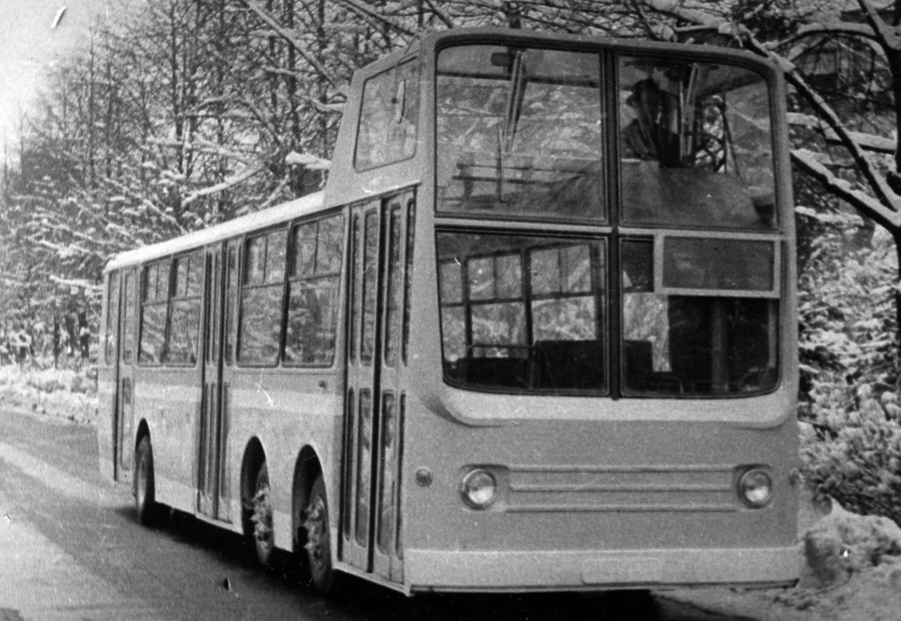 Экспериментальный НАМИ-0159 1972 г. с рабочим местом водителя на втором этаже